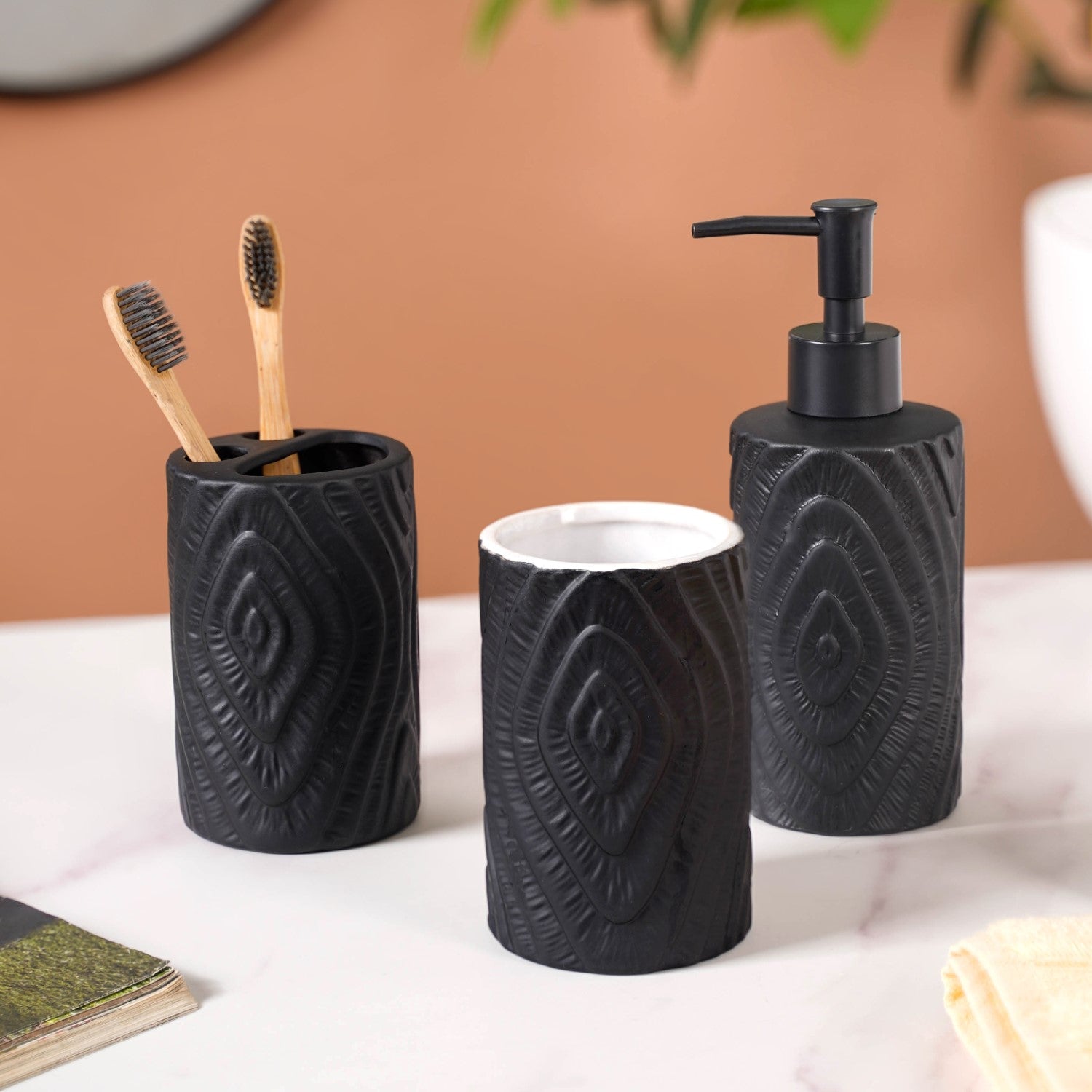 Matte Concentric Texture Design Bath Set Of 3 Black