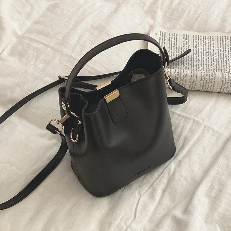 Women's Pu Leather Solid Color Elegant Magnetic Buckle Bucket Bag