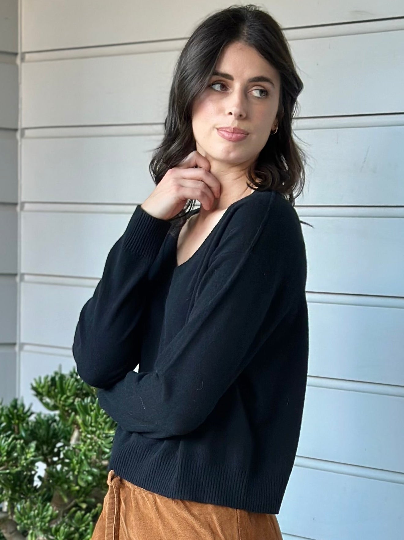 mavis v neck knit- -black cashmere