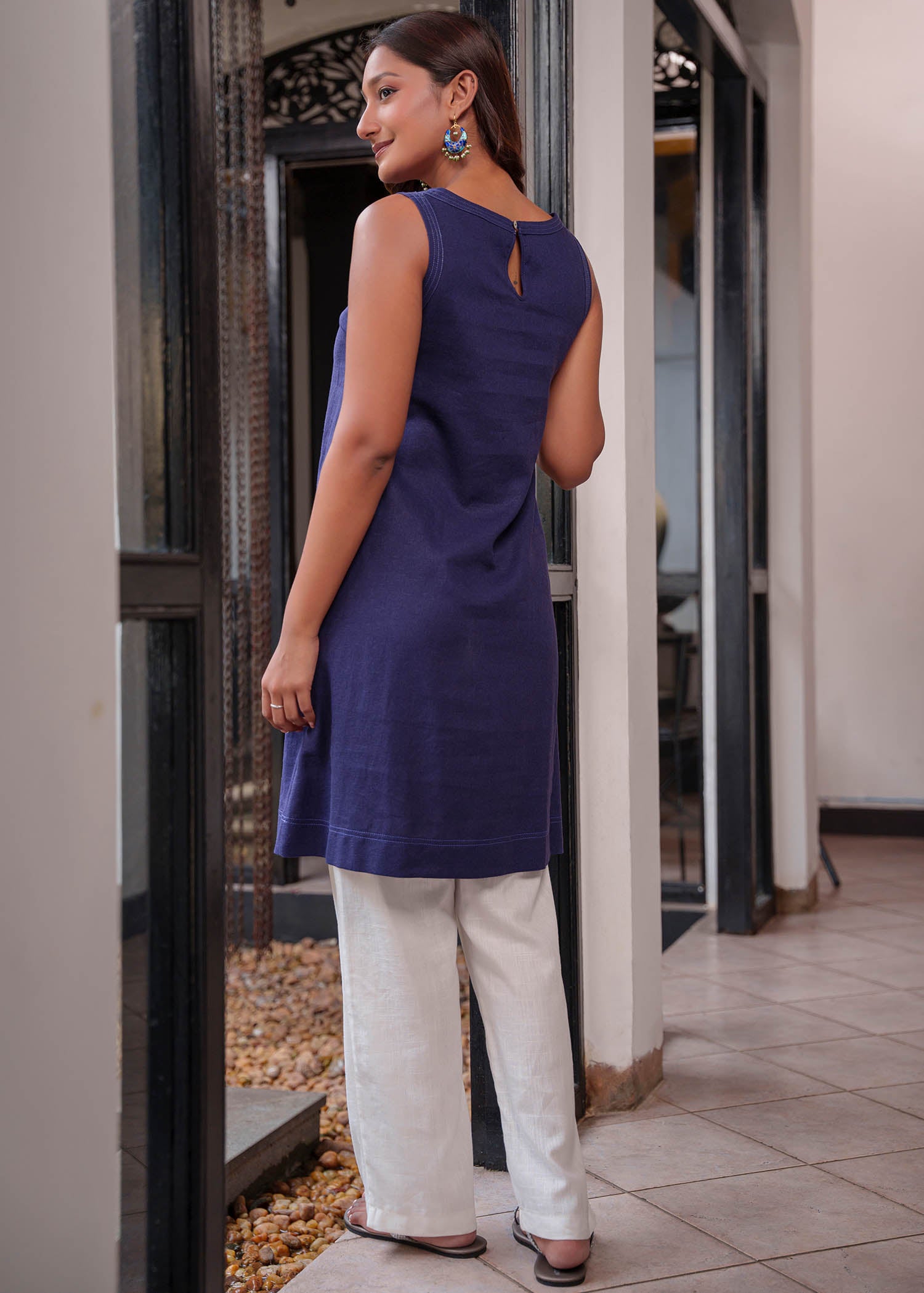 Sleeveless Kurta Top With Tassel