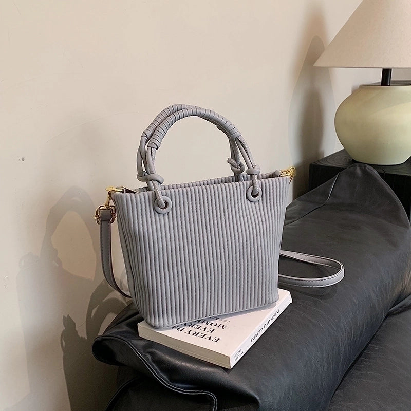 Women's Pu Leather Stripe Solid Color Classic Style Square Zipper Shoulder Bag Handbag