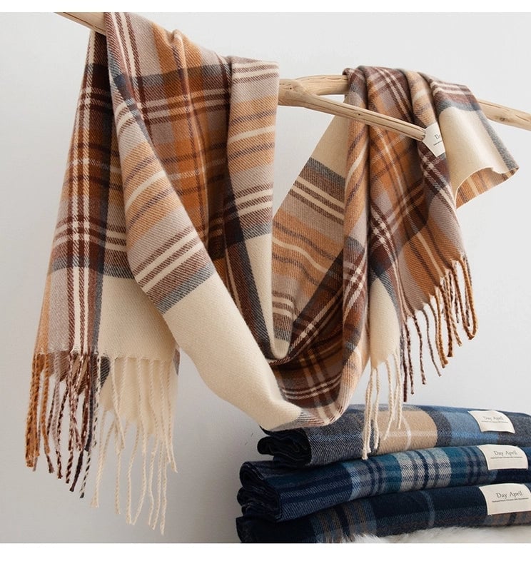 Women's Elegant Plaid Imitation Cashmere Tassel Scarf
