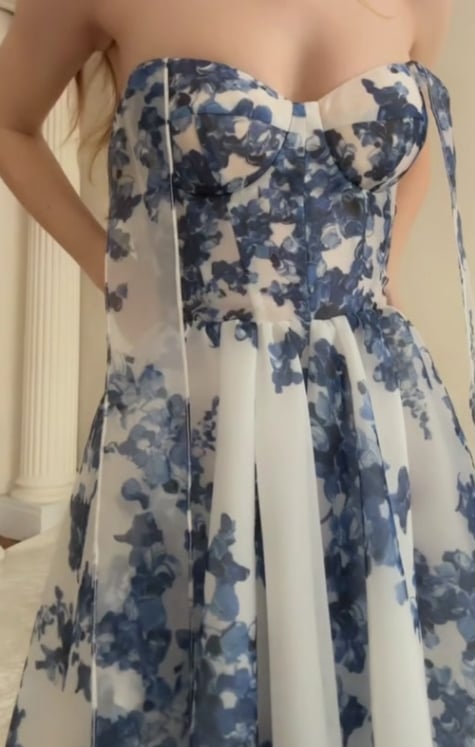 Charming blue hydrangea-patterned organza midi dress. Garden of Eden