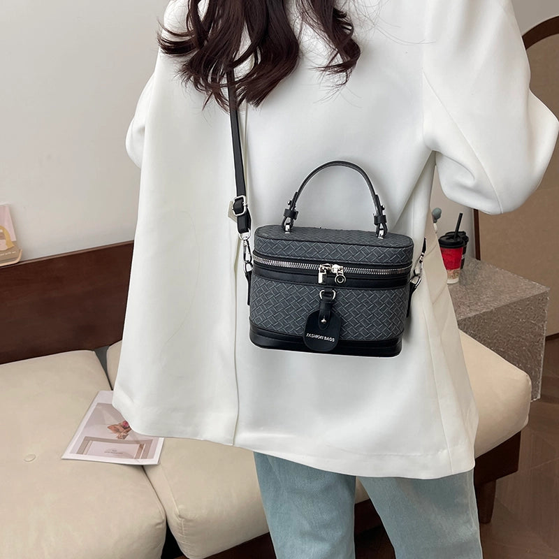 Women's Pu Leather Solid Color Elegant Classic Style Zipper Bucket Bag