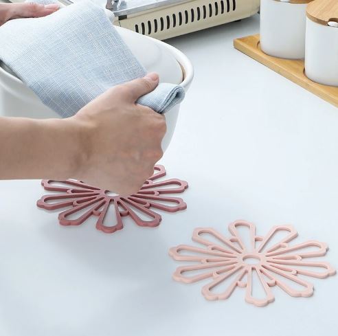 Household Heat Insulation Dining Table Mat. Creative Non-Slip Bowl Mat