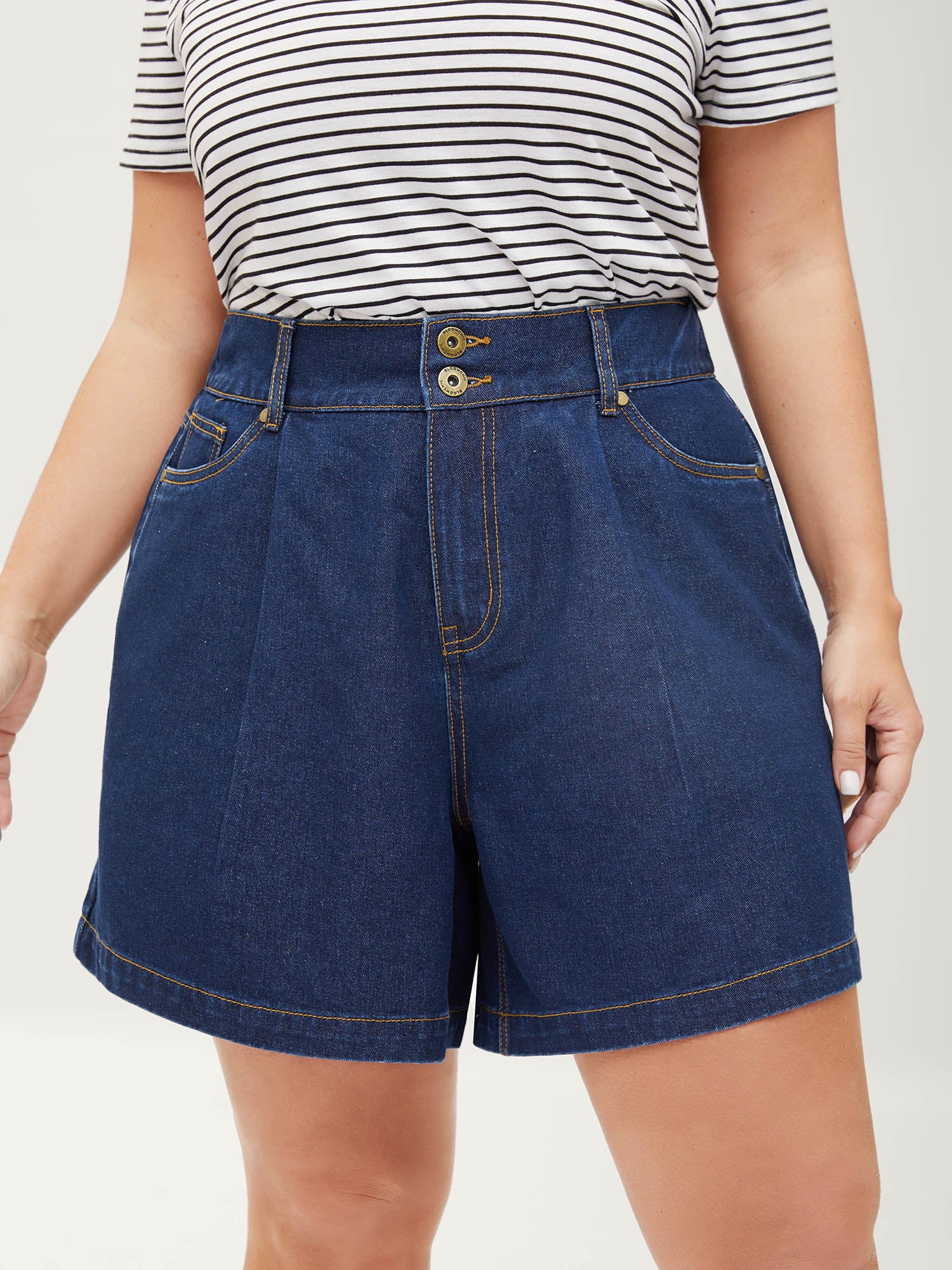 Stretchy Waist Straight-Leg Denim Shorts