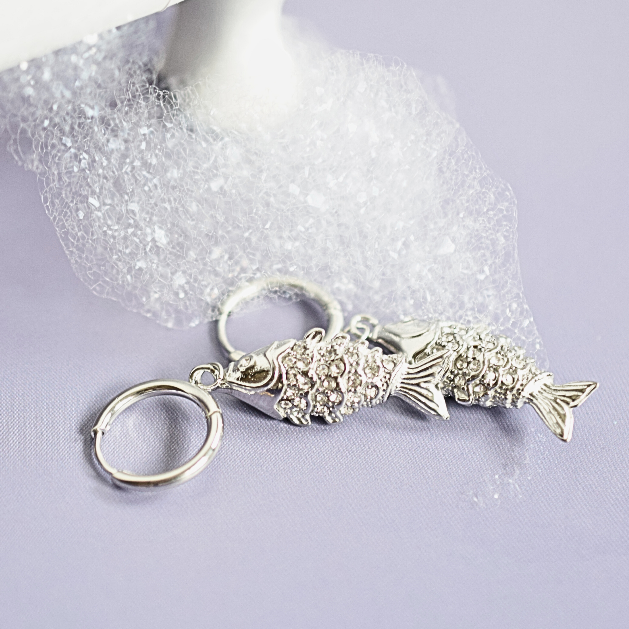 Sparkled fish hoops - Silver