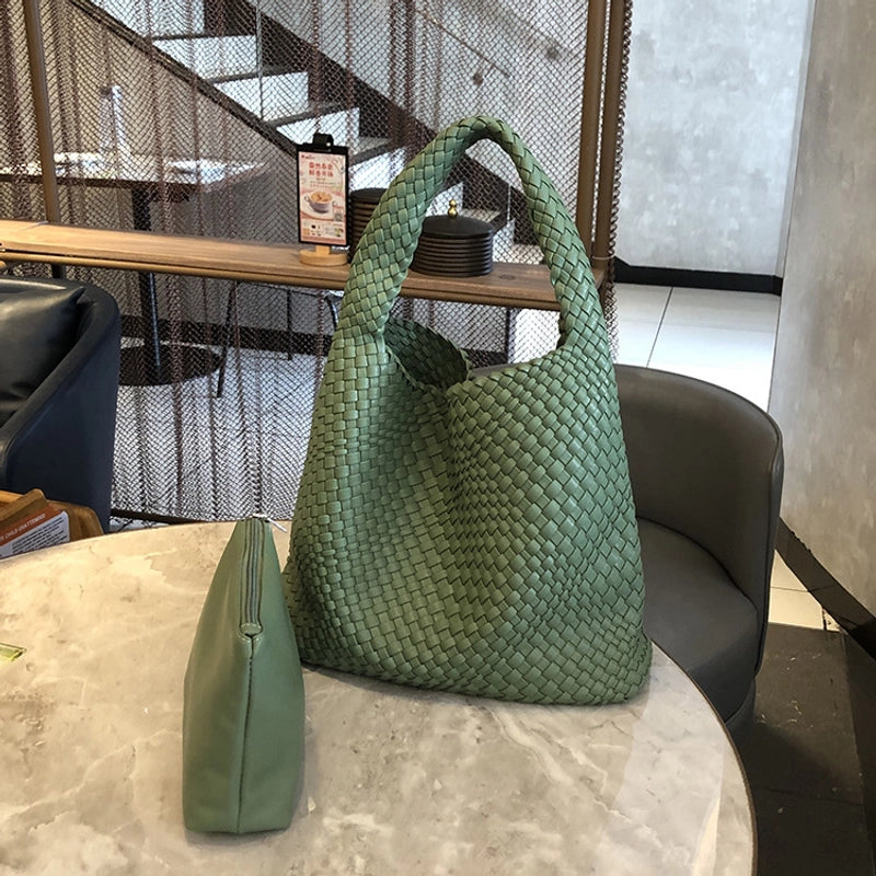 Women's Pu Leather Solid Color Classic Style Weave Bucket Magnetic Buckle Shoulder Bag