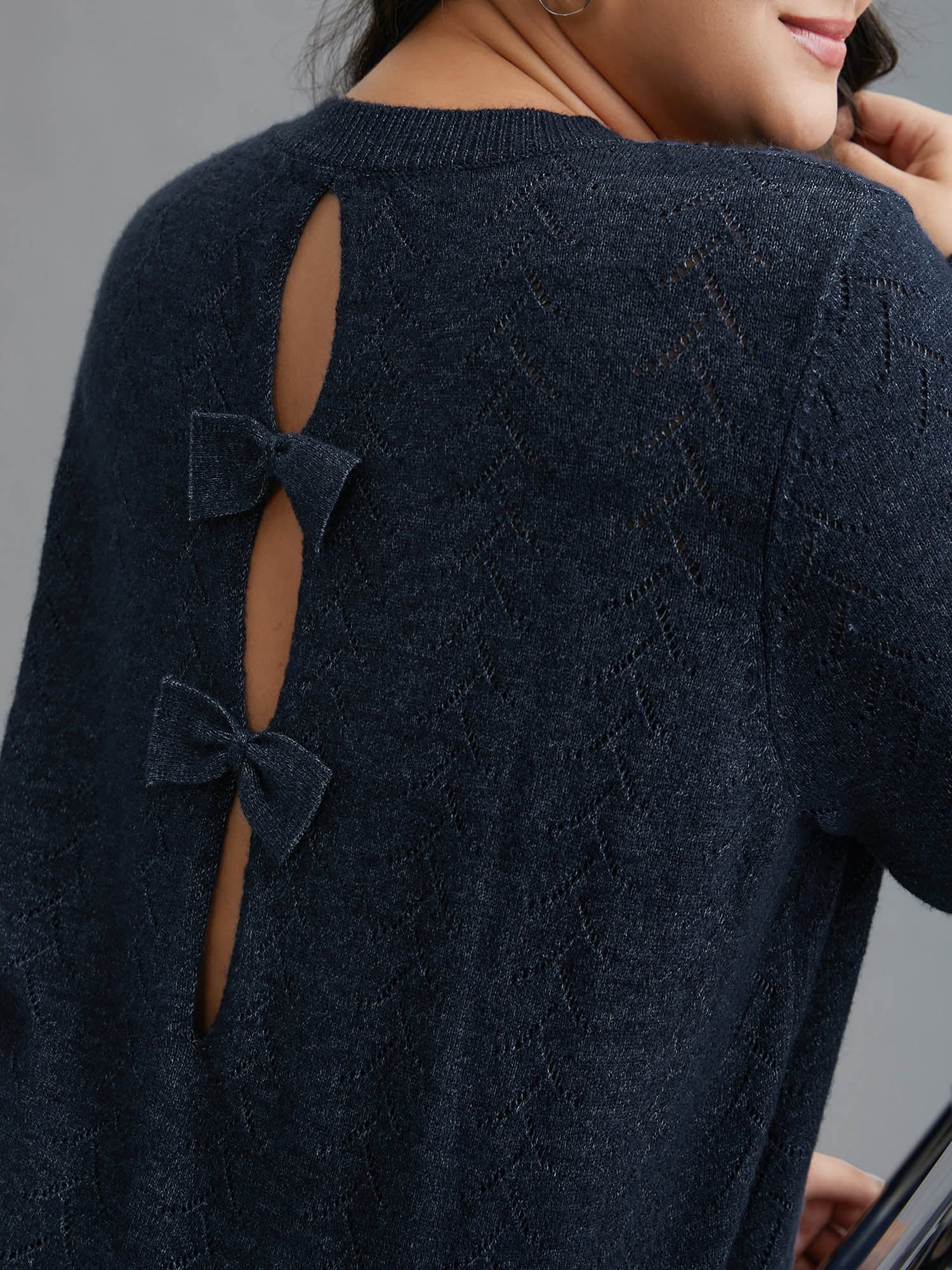 Hollowed-Out-Back Bows V-Neck Pullover