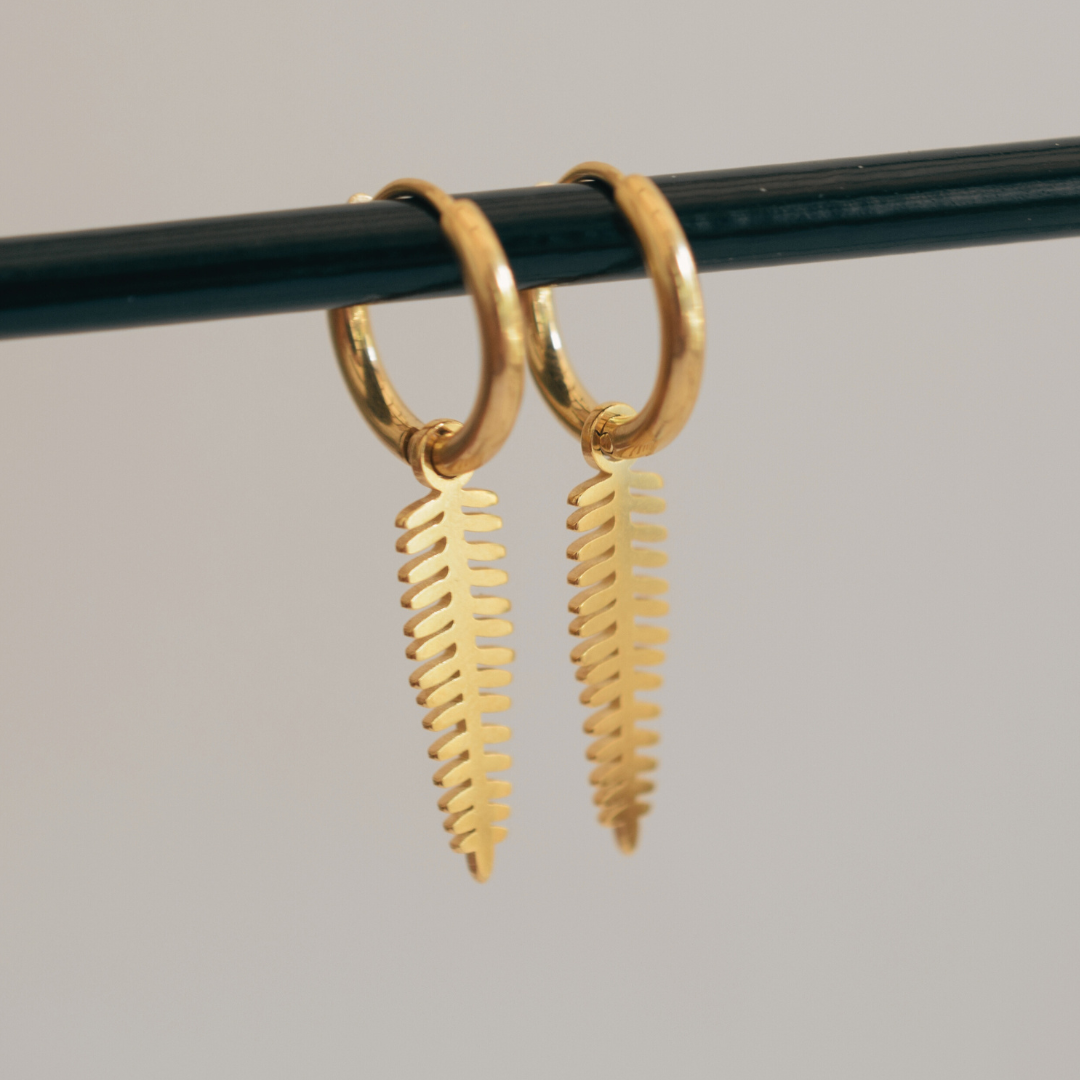 Dangled fern charm hoops - Gold