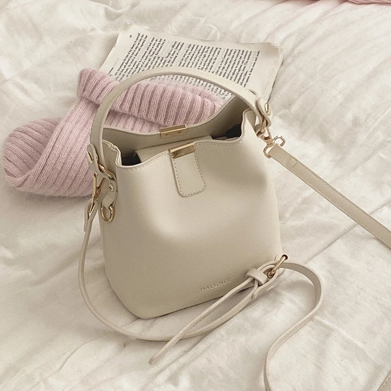 Women's Pu Leather Solid Color Elegant Magnetic Buckle Bucket Bag