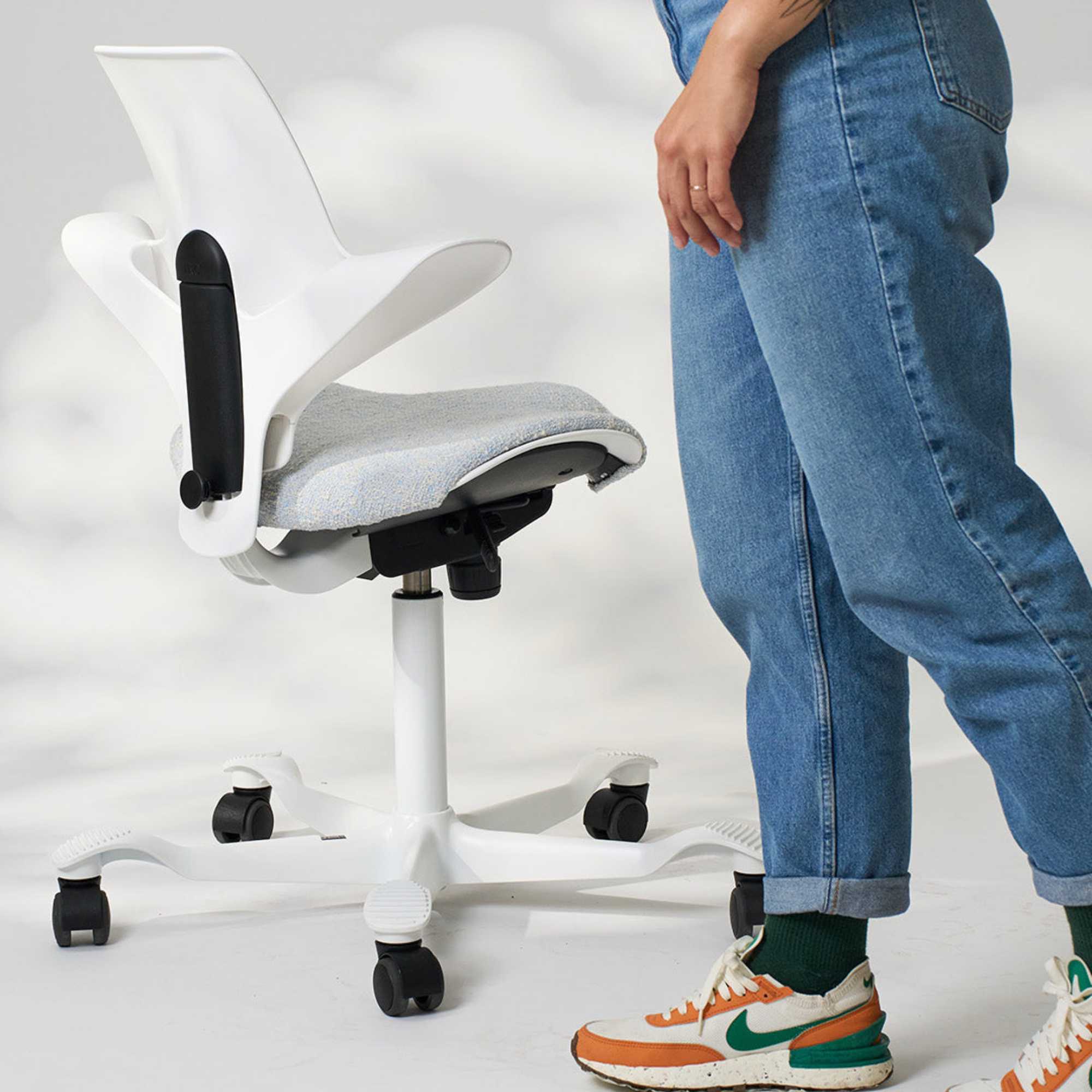 Capisco Puls 8020. Zero White
