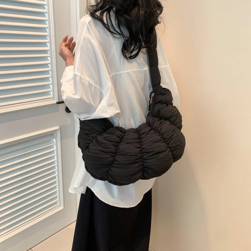 Women's Medium Nylon Solid Color Streetwear Zipper Cloud Shape Bag