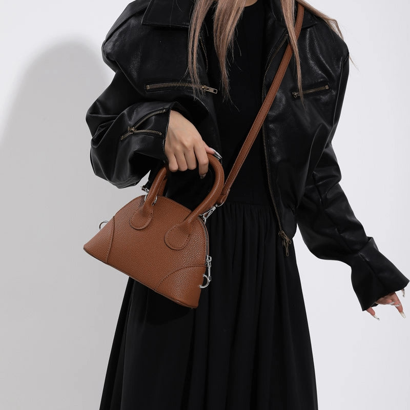 Women's Pu Leather Solid Color Vintage Style Classic Style Streetwear Sewing Thread Shell Zipper Handbag