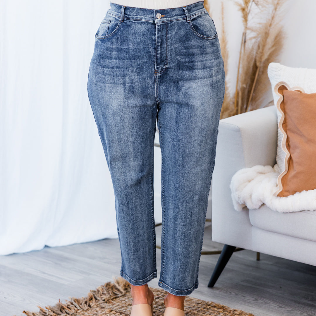 Picture Perfect Day Jeans. Medium Wash