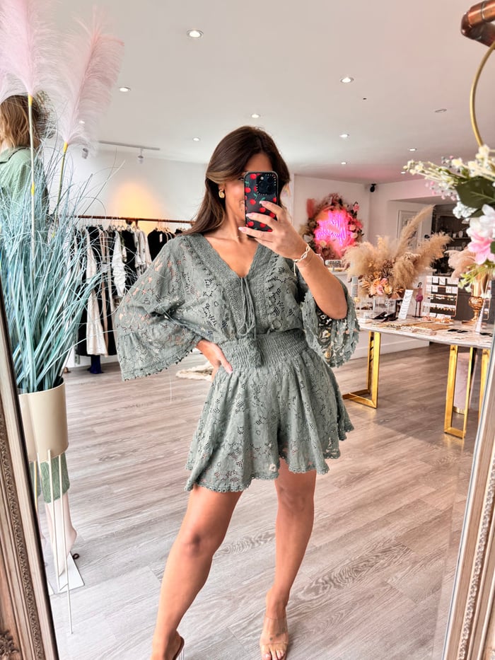 🌸 Limited time hot promotion | Casual cropped V-neck lace set