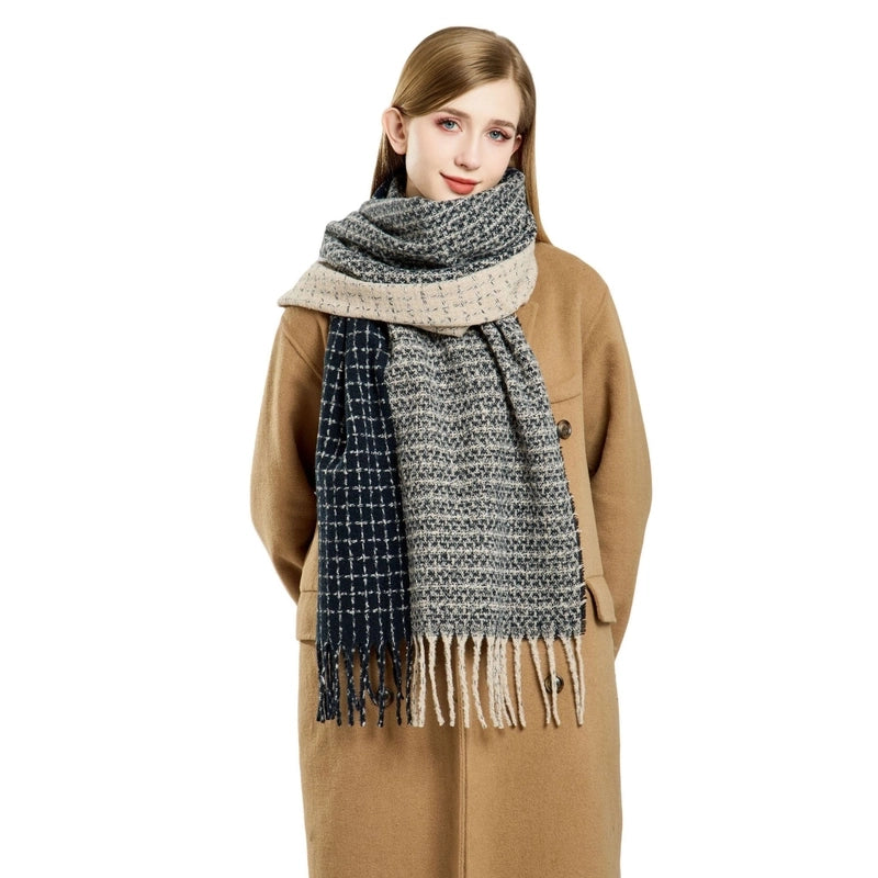 Women's Casual Solid Color Polyester Tassel Scarf