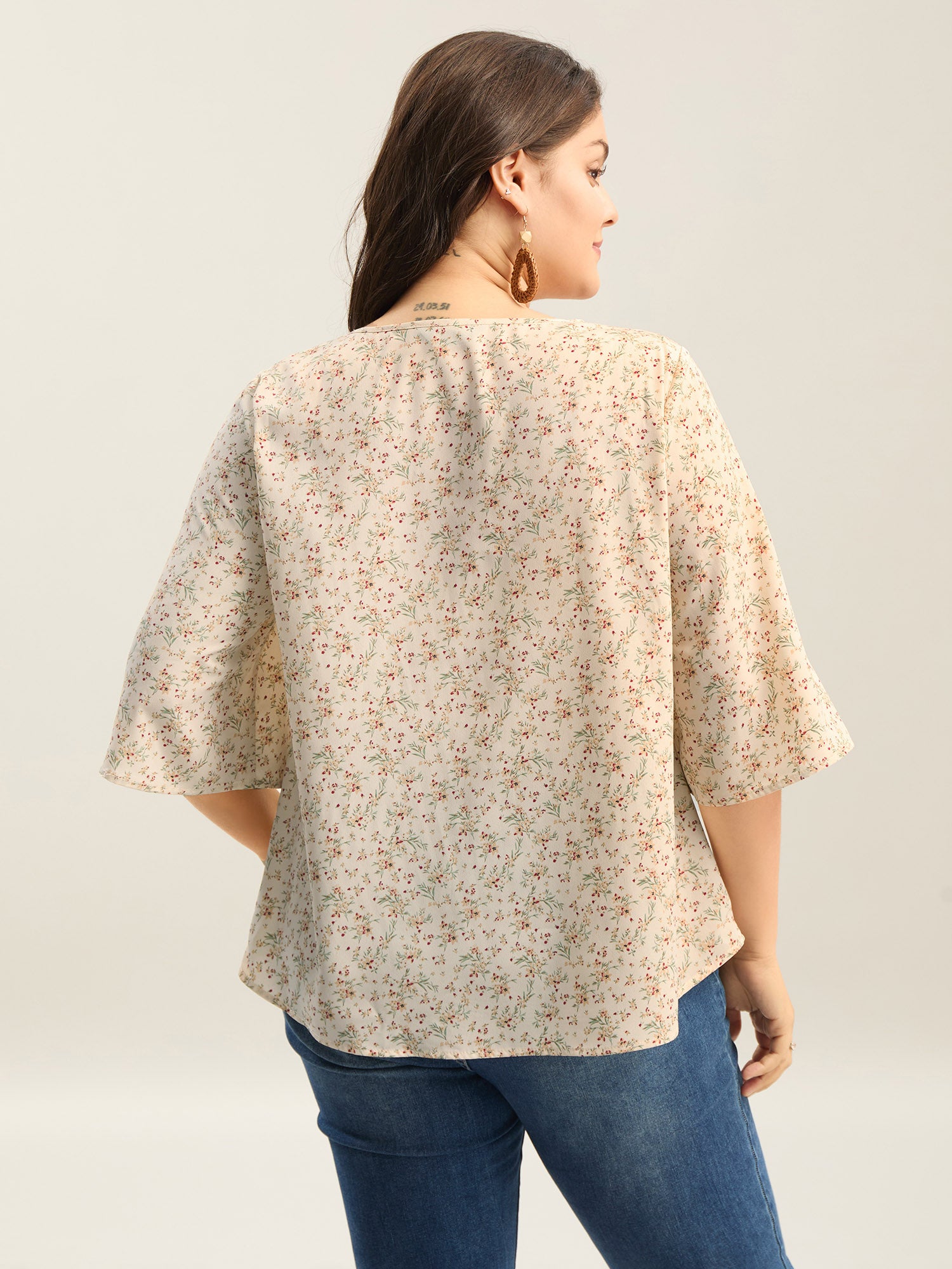 Floral Print Curvy Hem V-Neck Shirt