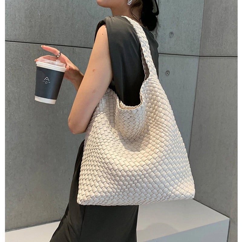 Women's Pu Leather Solid Color Classic Style Weave Bucket Magnetic Buckle Shoulder Bag