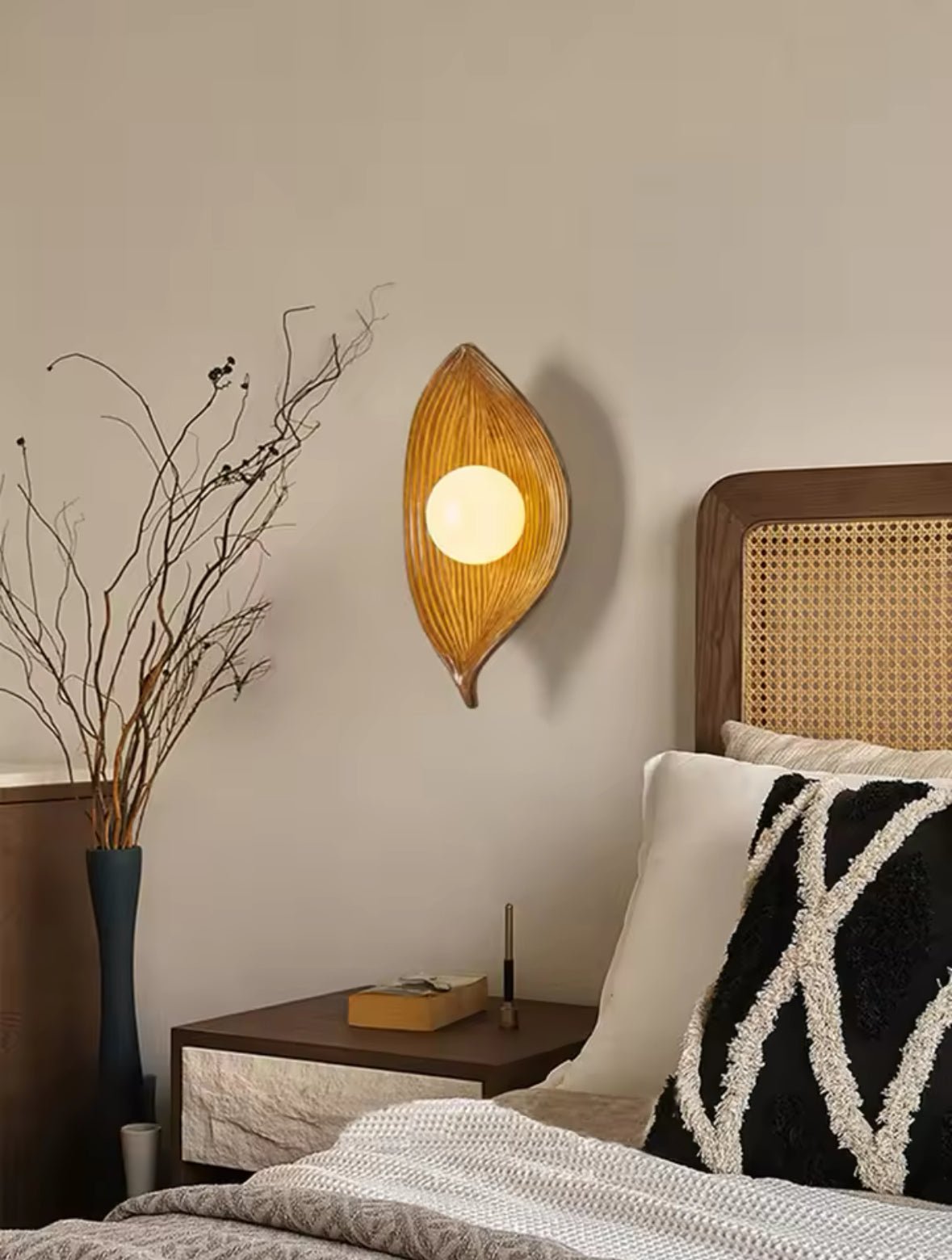 Leaf-Shaped Wall Light with Wooden Design