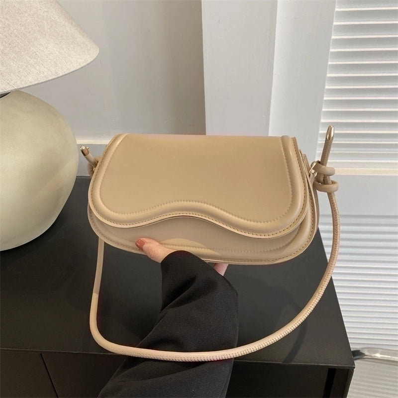 Women's Pu Leather Solid Color Streetwear Oval Flip Cover Shoulder Bag