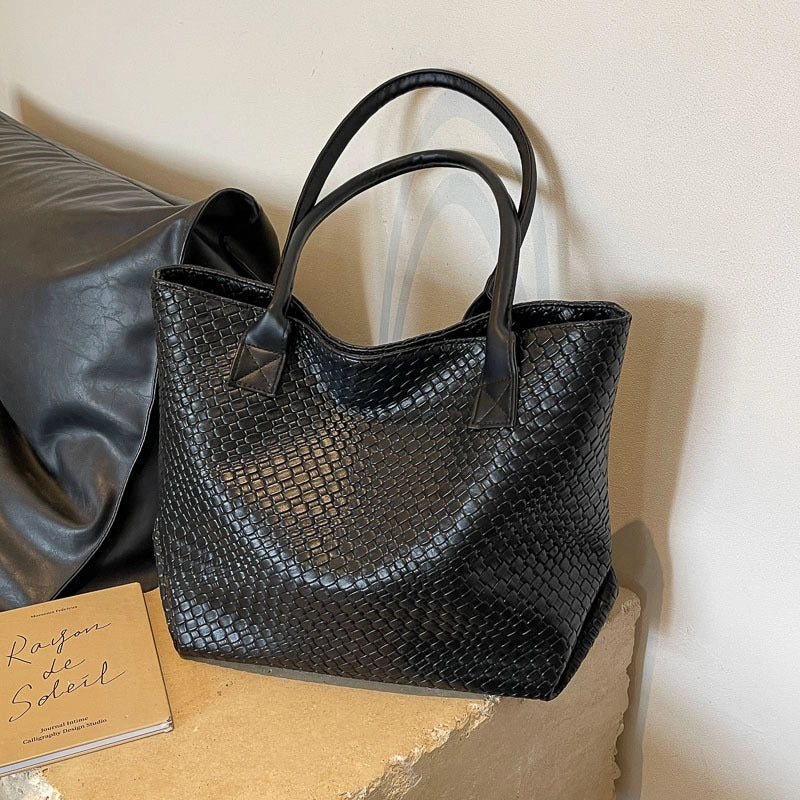 Large Capacity Commuter Tote Bag Fashionable Niche Embossed Textural Shoulder Bag Work Simple Hand Underarm Bag