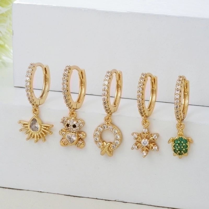 1 Piece Fashion Animal Star Moon Inlaid Zircon Copper Zircon 18K Gold Plated Earrings