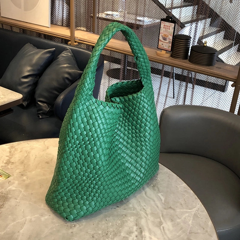 Women's Pu Leather Solid Color Classic Style Weave Bucket Magnetic Buckle Shoulder Bag