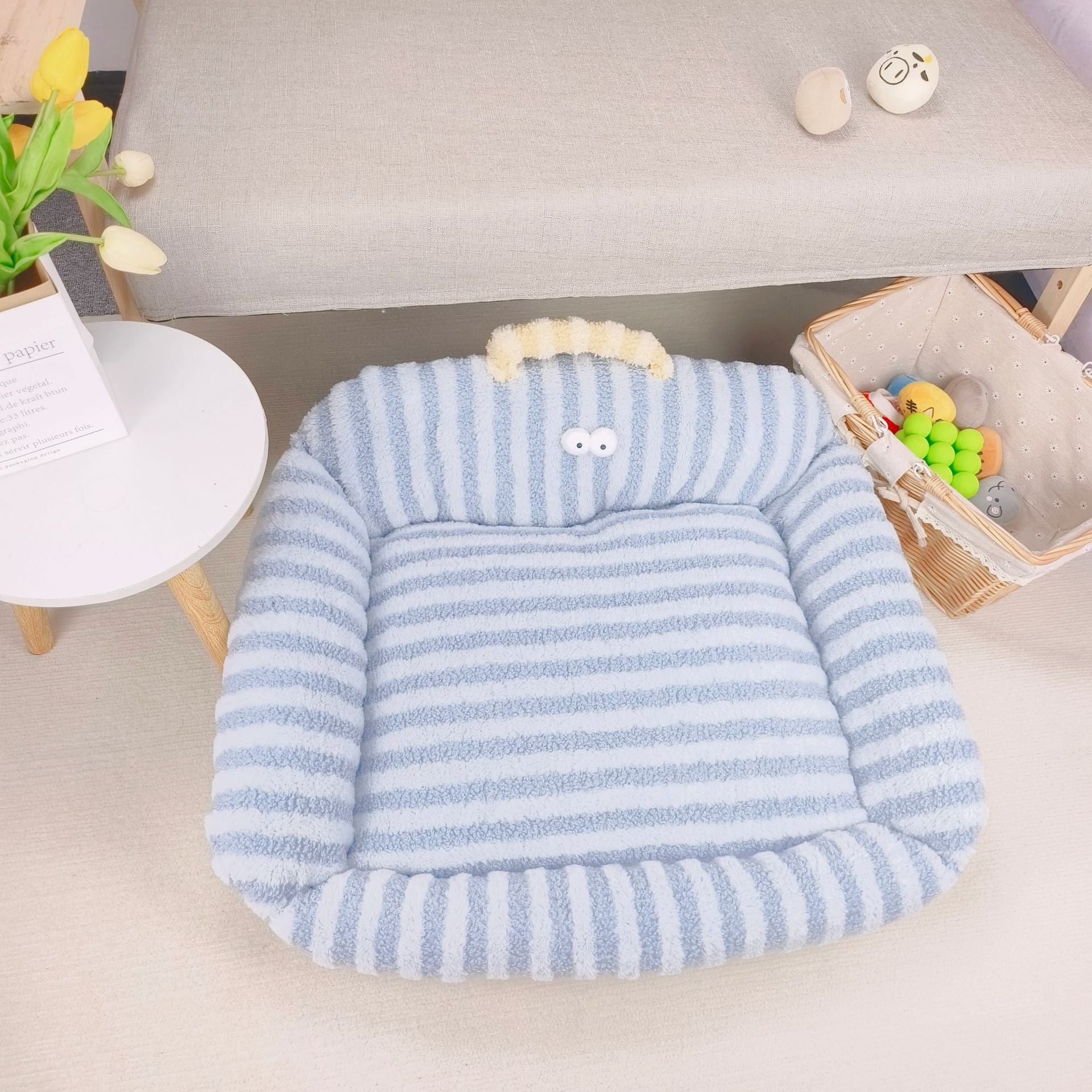 Big Eye Striped Dog Cat Bed