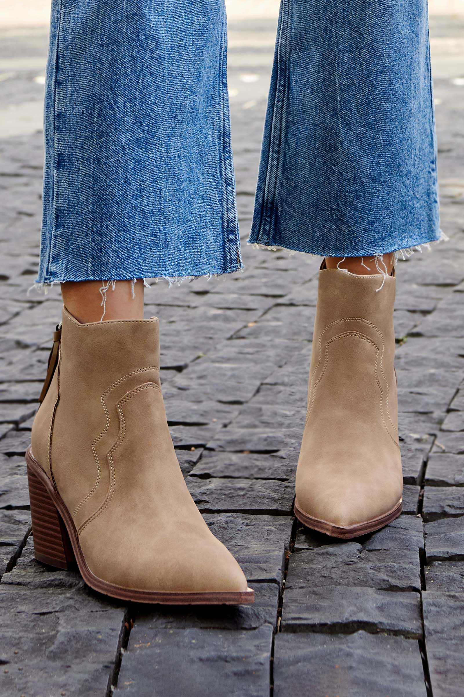 Tassels Zipper Stitching Pointy Toe Chunky Heels Chelsea Boots