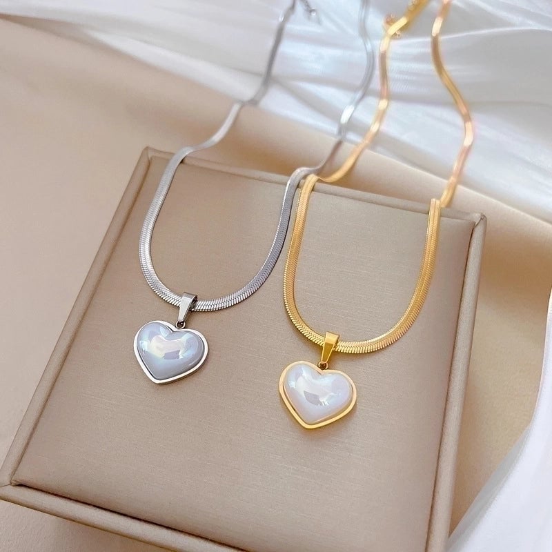 Minimalist Classic Style Heart Shape Titanium Steel Shell Inlay Pendant Necklace