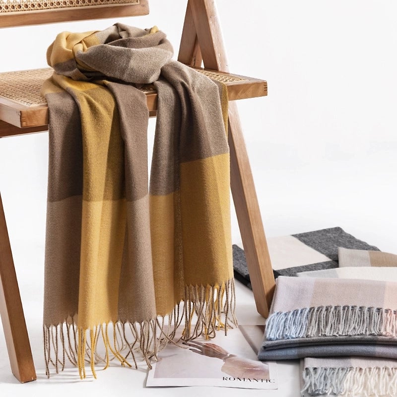 Women's Elegant Plaid Imitation Cashmere Tassel Scarf