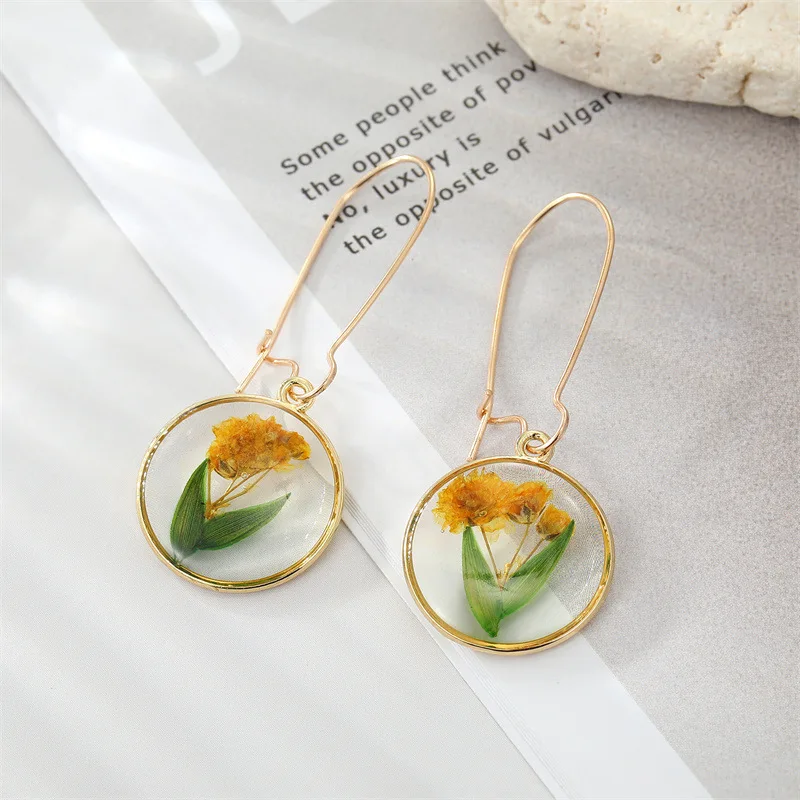 INS Retro Creative Round Drop Glue Colored Resin Dried Babysbreath Flower Earrings Simple Boho Dried Flower Earrings For Women