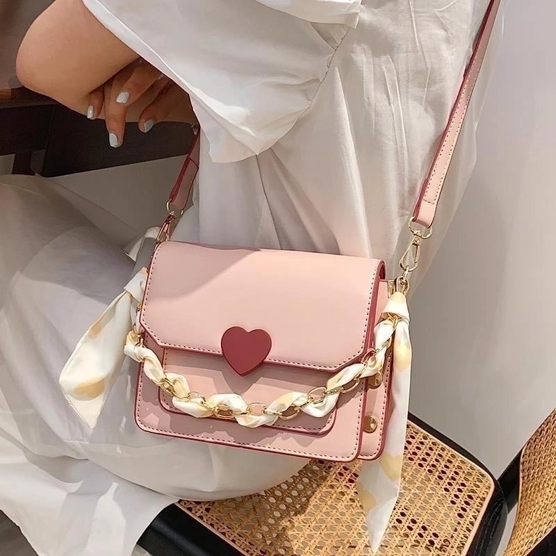 Women's Small Pu Leather Heart Shape Streetwear Magnetic Buckle Crossbody Bag