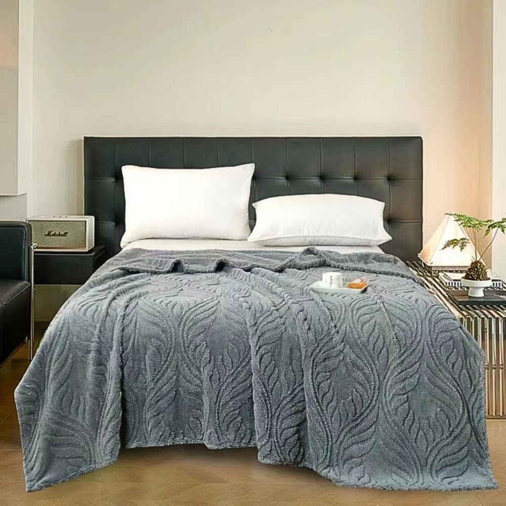 Lunéa All-Season Airy Soft Throw Blanket