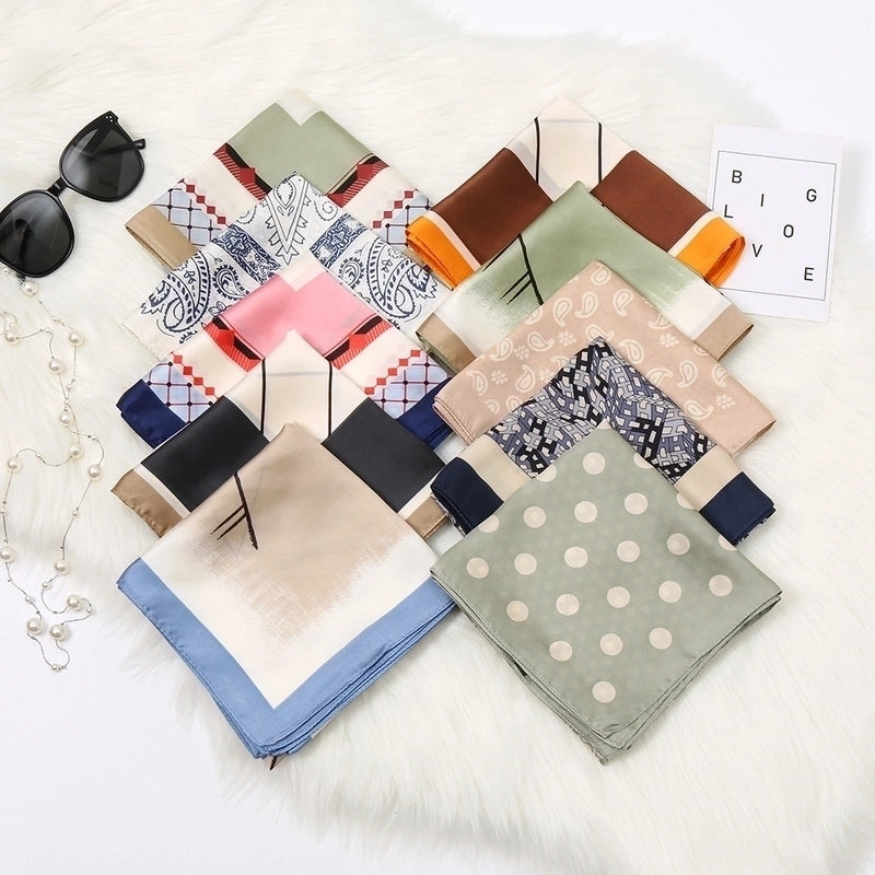 Women's Sweet Geometric Satin Printing Silk Scarves