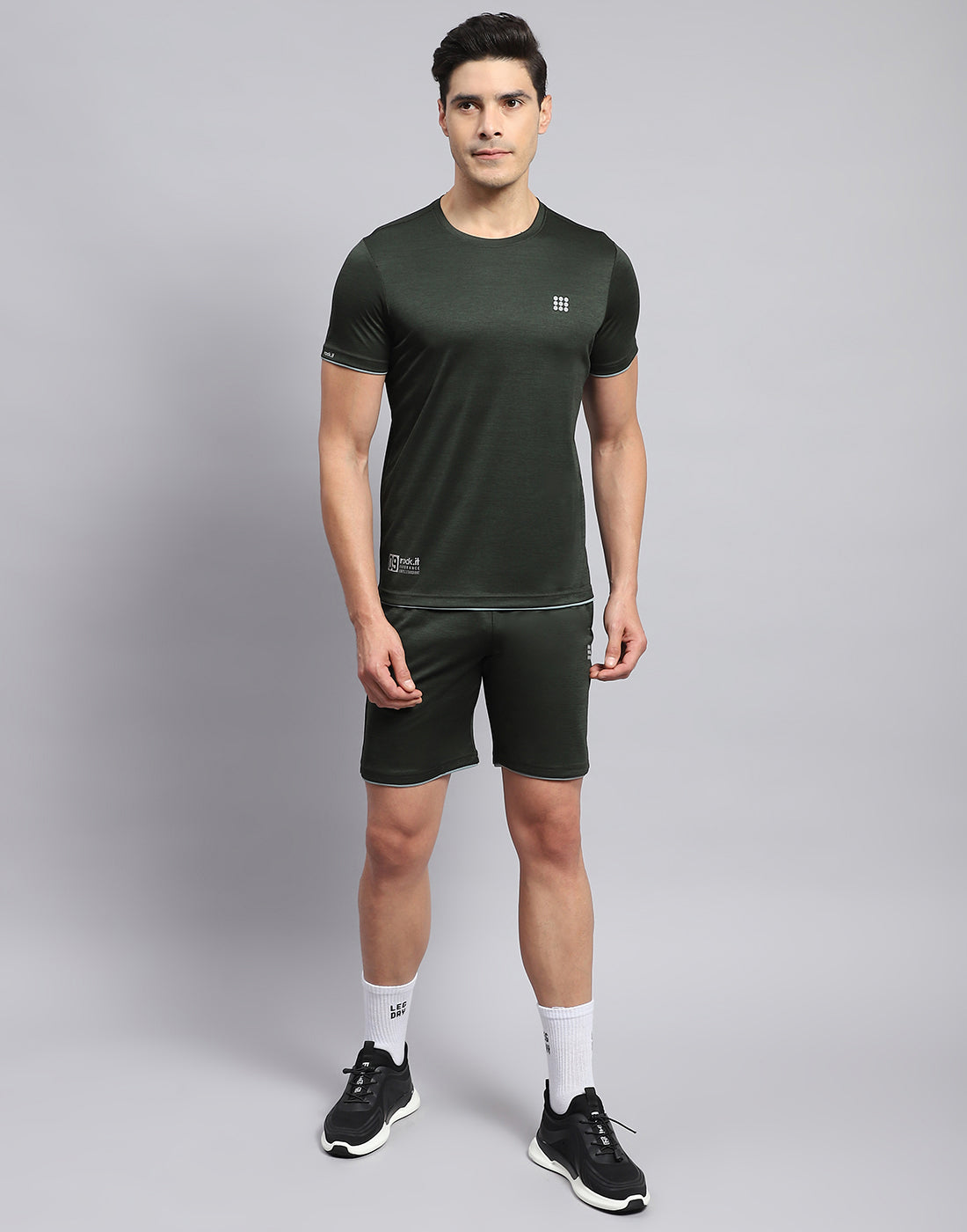 Men Olive Solid Round Neck Half Sleeve Short