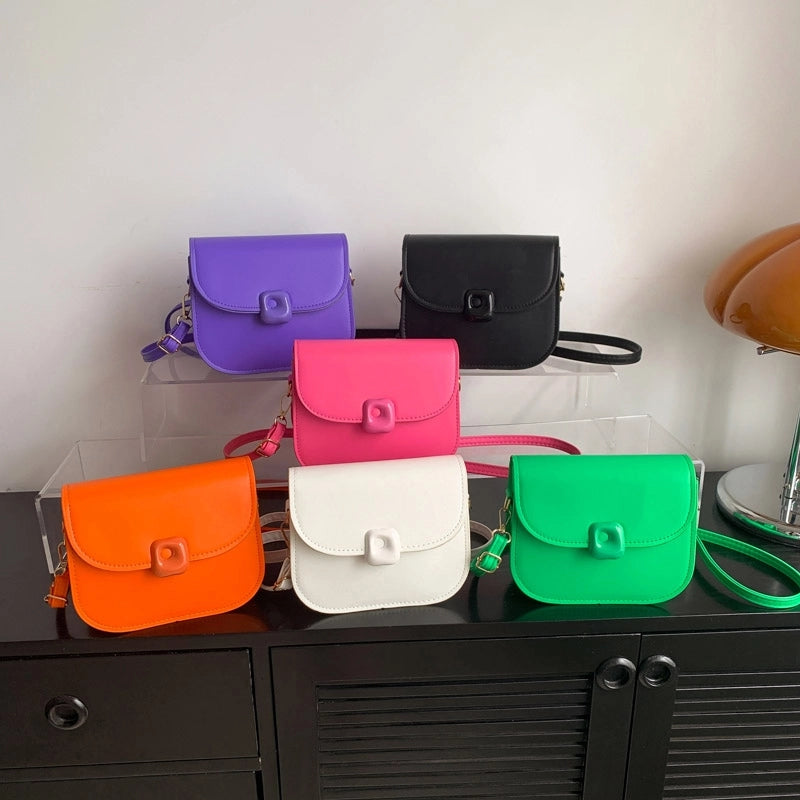 Women's Pu Leather Solid Color Streetwear Semicircle Flip Cover Shoulder Bag Crossbody Bag
