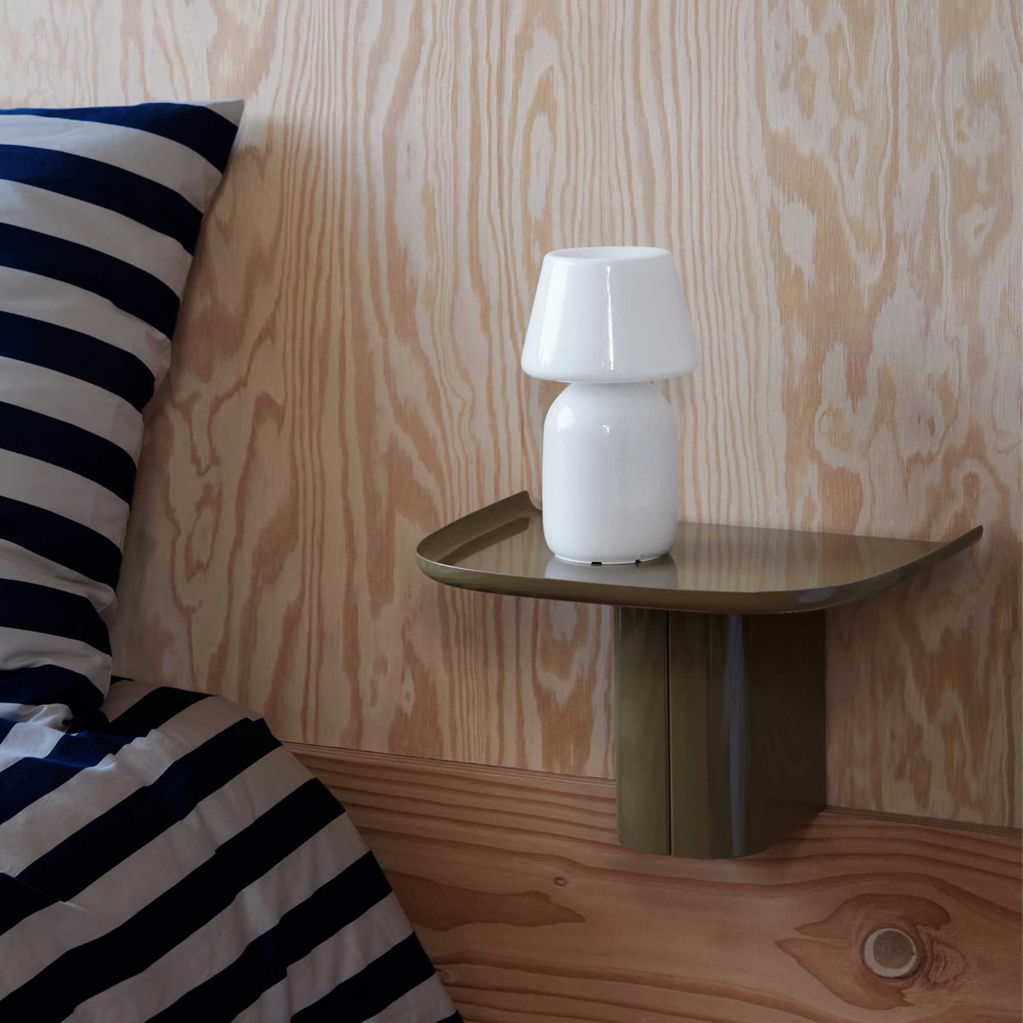 Korpus shelf small. Cream