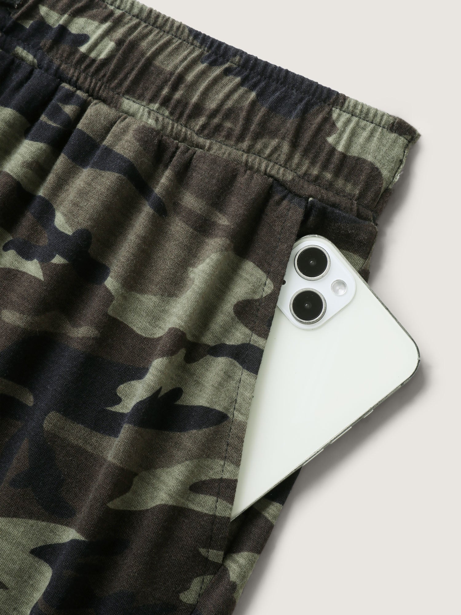 Camouflage Print Drawstring Straight-Leg Shorts