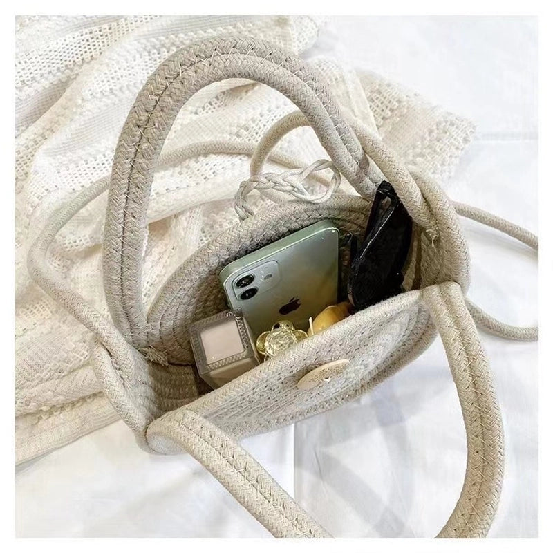 Women's Medium Cotton Solid Color Vintage Style Classic Style Round Lock Clasp Straw Bag
