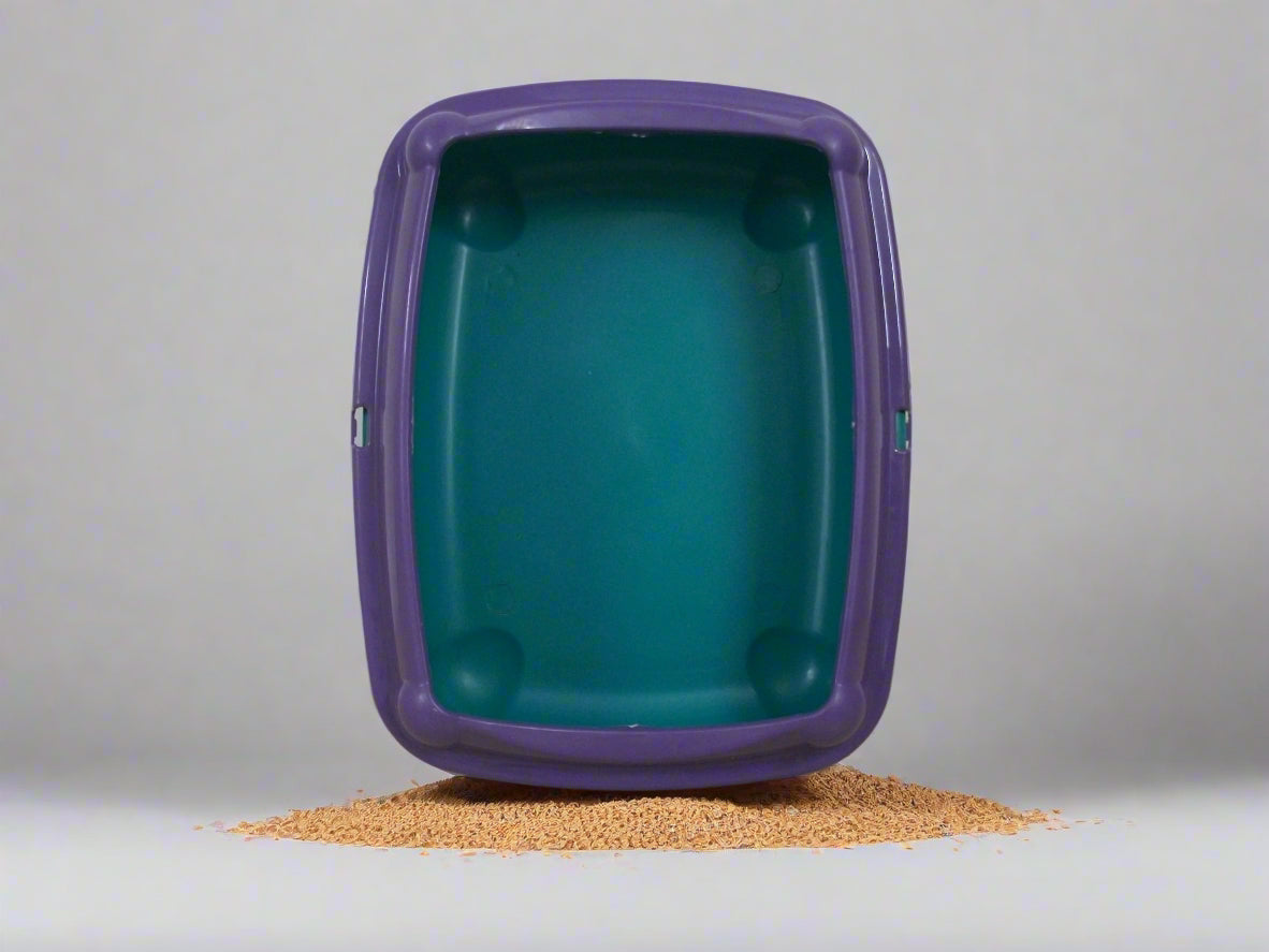 Plastic litter box