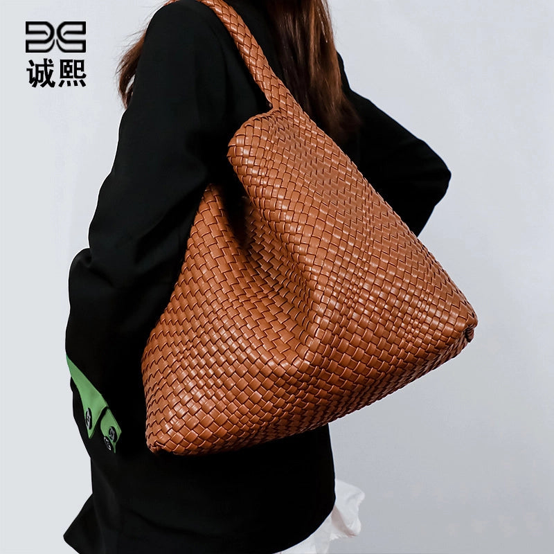 Women's Small All Seasons Pu Leather Solid Color Streetwear Bucket Magnetic Buckle Shoulder Bag