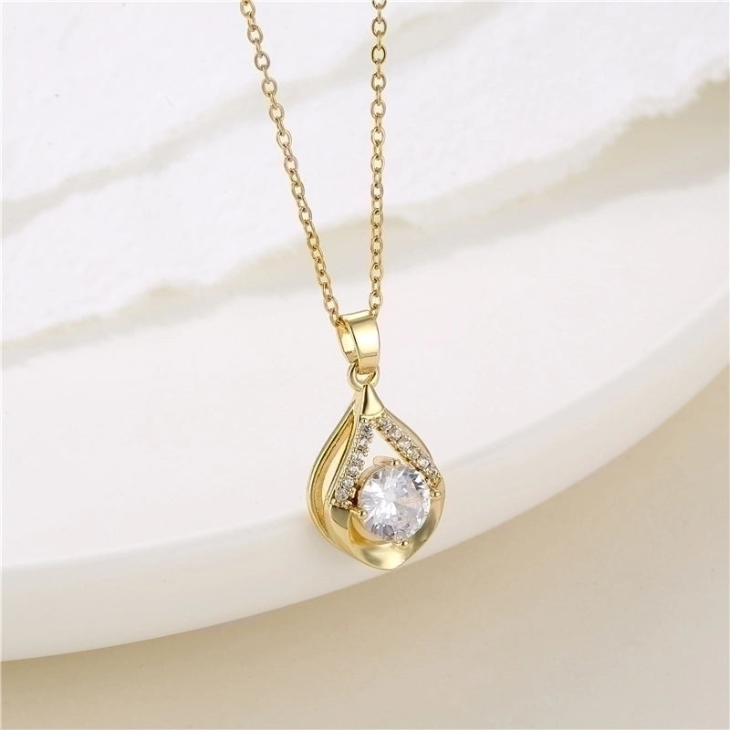 Stainless Steel Titanium Steel 18K Gold Plated Retro Plating Inlay Water Droplets Heart Shape Snowflake Zircon Pendant Necklace