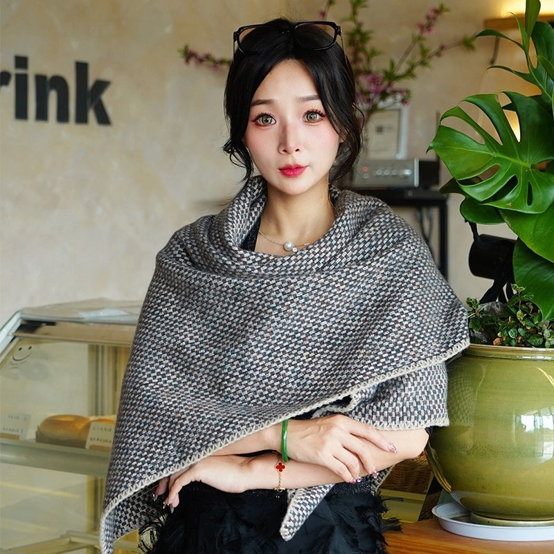 Spring And Autumn New High-end Triangle Girls' Elegant Simple Shawl Warm Scarf