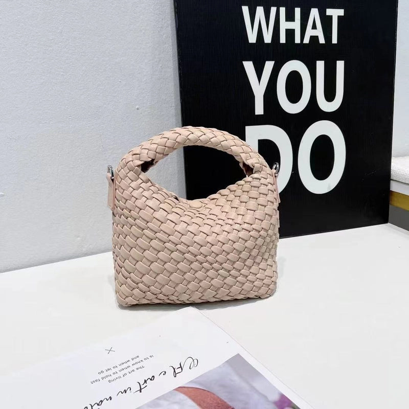 Women's Pu Leather Solid Color Classic Style Weave Dumpling Shape Magnetic Buckle Handbag