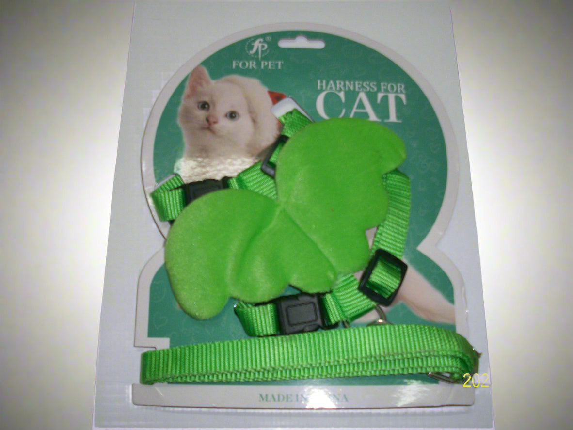 Winged cat harness for cat securing