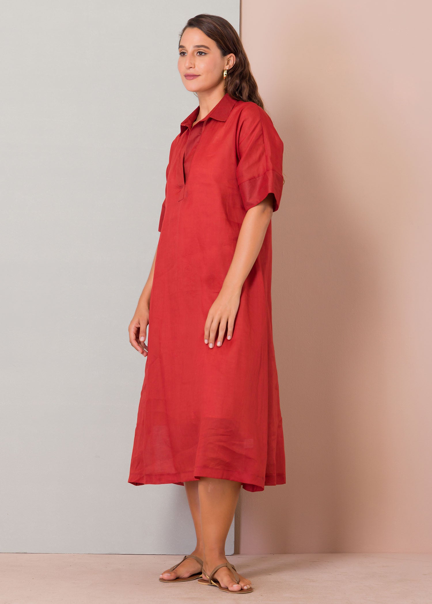 Open collar dress with extended sleeves