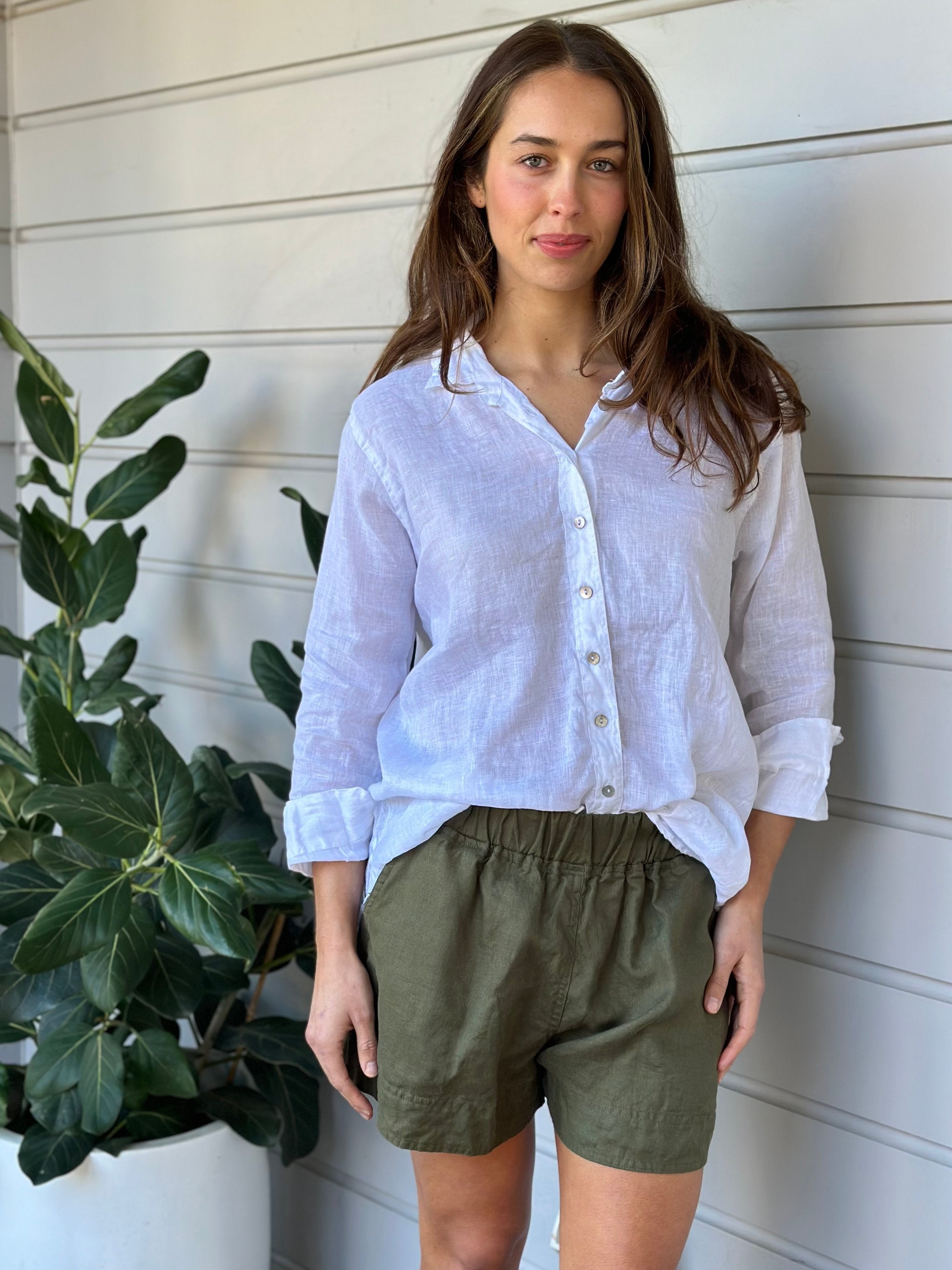 abbey short - army linen