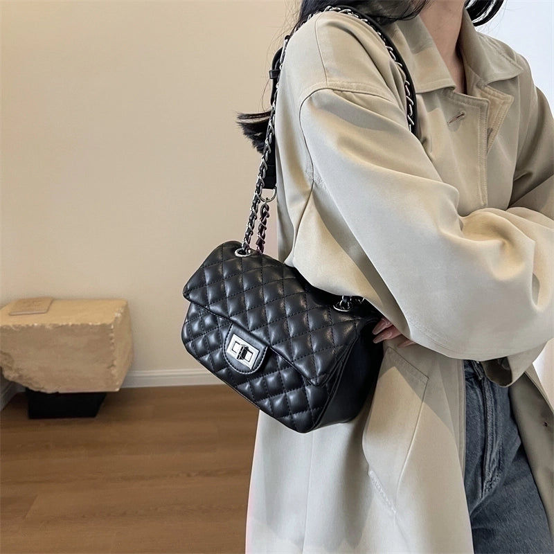 Women's All Seasons Pu Leather Lingge Streetwear Sewing Thread Square Lock Clasp Shoulder Bag
